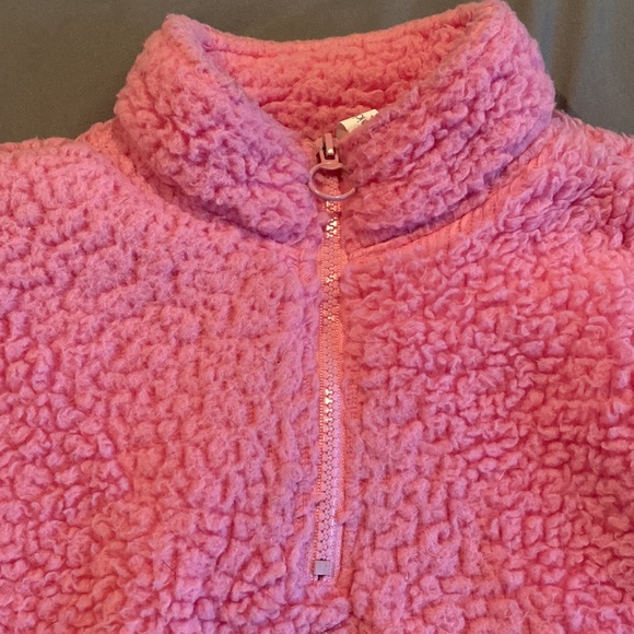 Cute Sherpa like 3/4 zip pull over sweater / sweatshirt - Picture 3 of 4